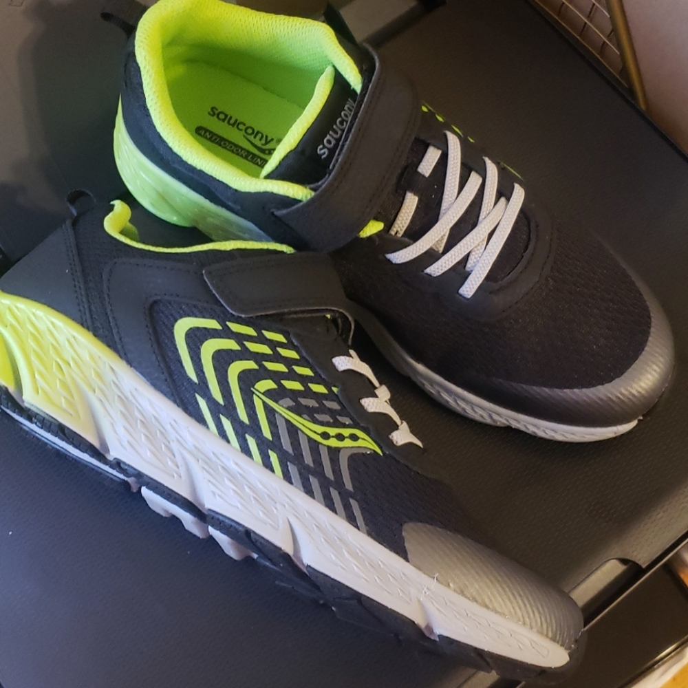 Shoe - Picture 3 of 4